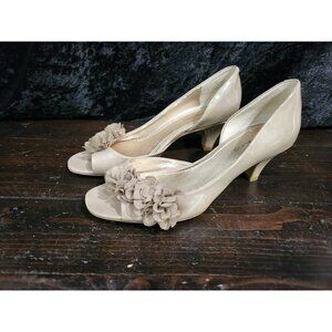 Bandalino Palet 3 Taupe Floral Accent Peep-toe Pumps/Sz. 7.5M